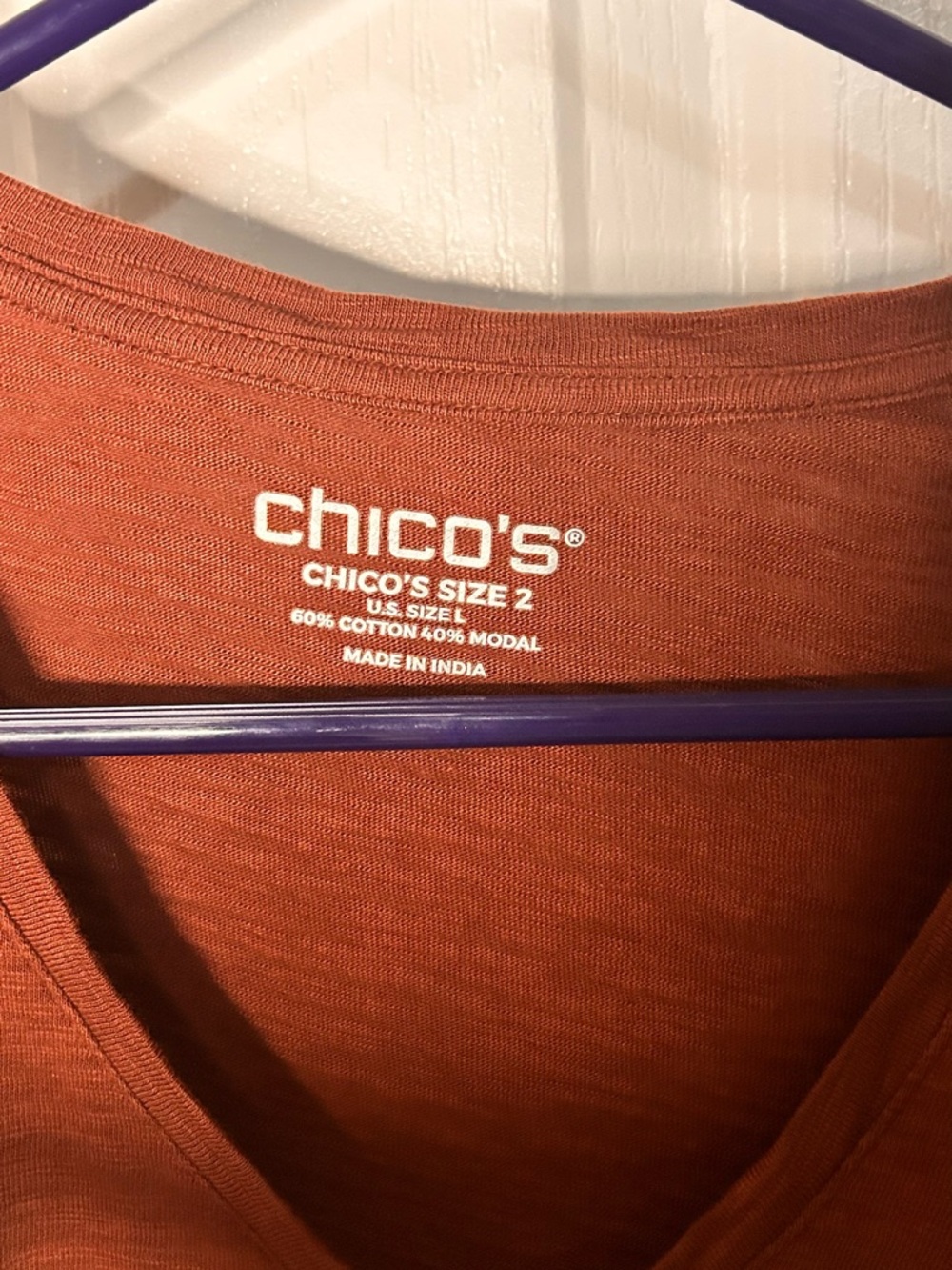 Chico's Women's V-Neck Rust Long Sleeve Top with Black Scroll Print Size 2 Large - Picture 3 of 5